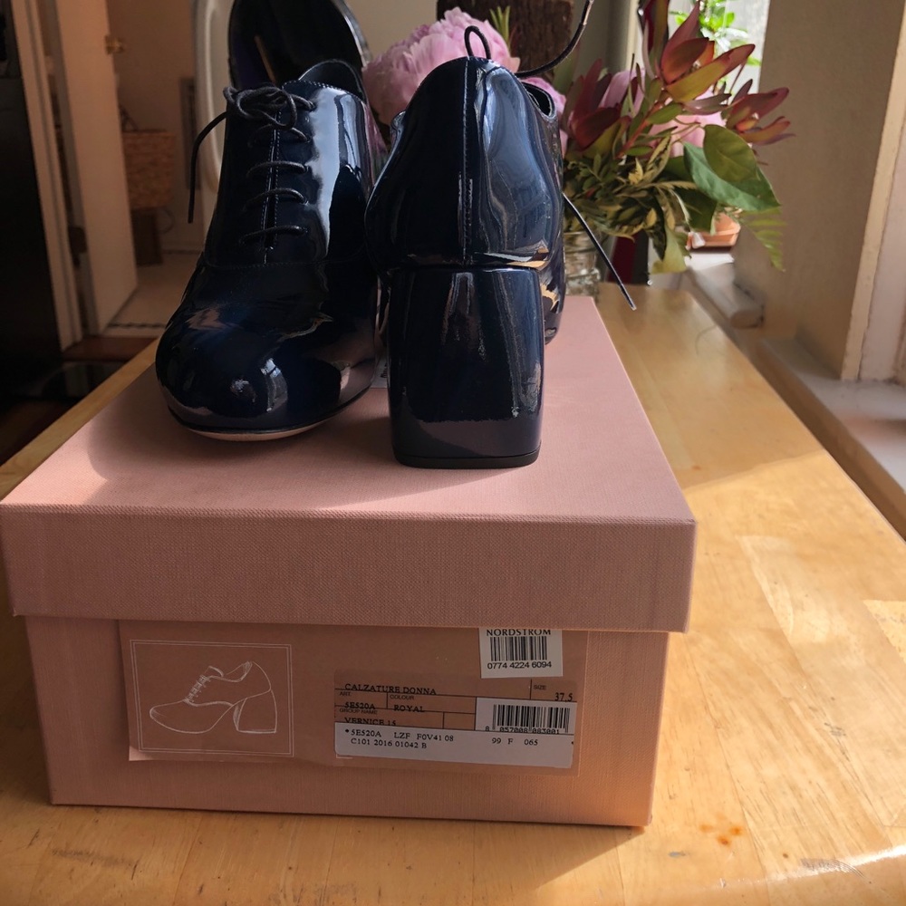 Mui Mui Navy blue patent heels! Men’s style. - Picture 2 of 5